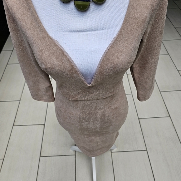 Blush ✦ Tan Suede Cocktail Dress ✦ Deep Plunge Criss Cross Back Sz M EUC - Picture 5 of 16